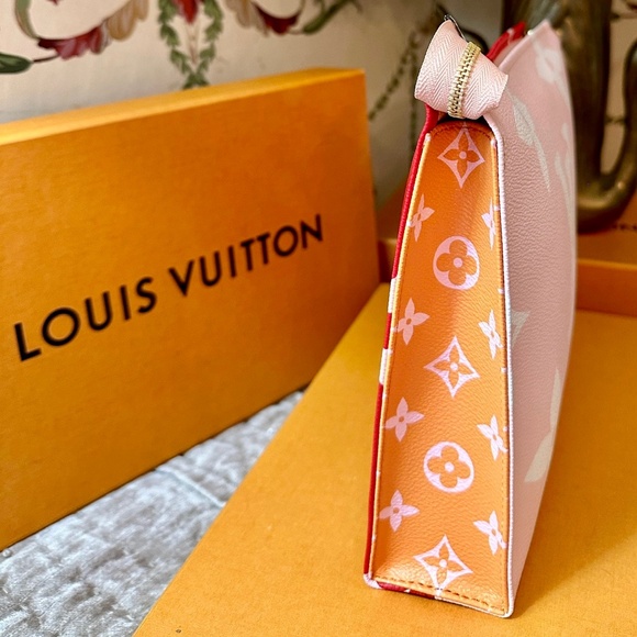 Louis Vuitton Limited Edition Giant Monogram Cosmetic Toiletry 26 Red Mix Pouch - Picture 3 of 14
